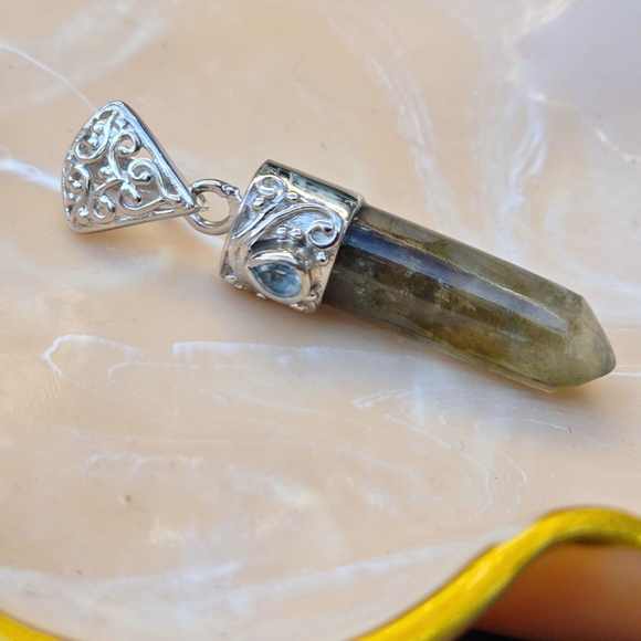 Malagasy ✦ Labradorite & Topaz Talisman ✦ Platinum Over Copper Pendant 15.9 CTW - Picture 7 of 13